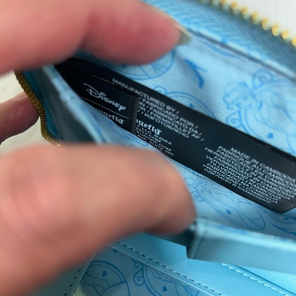 Disney Loungefly Cinderella Wallet - Picture 5 of 6